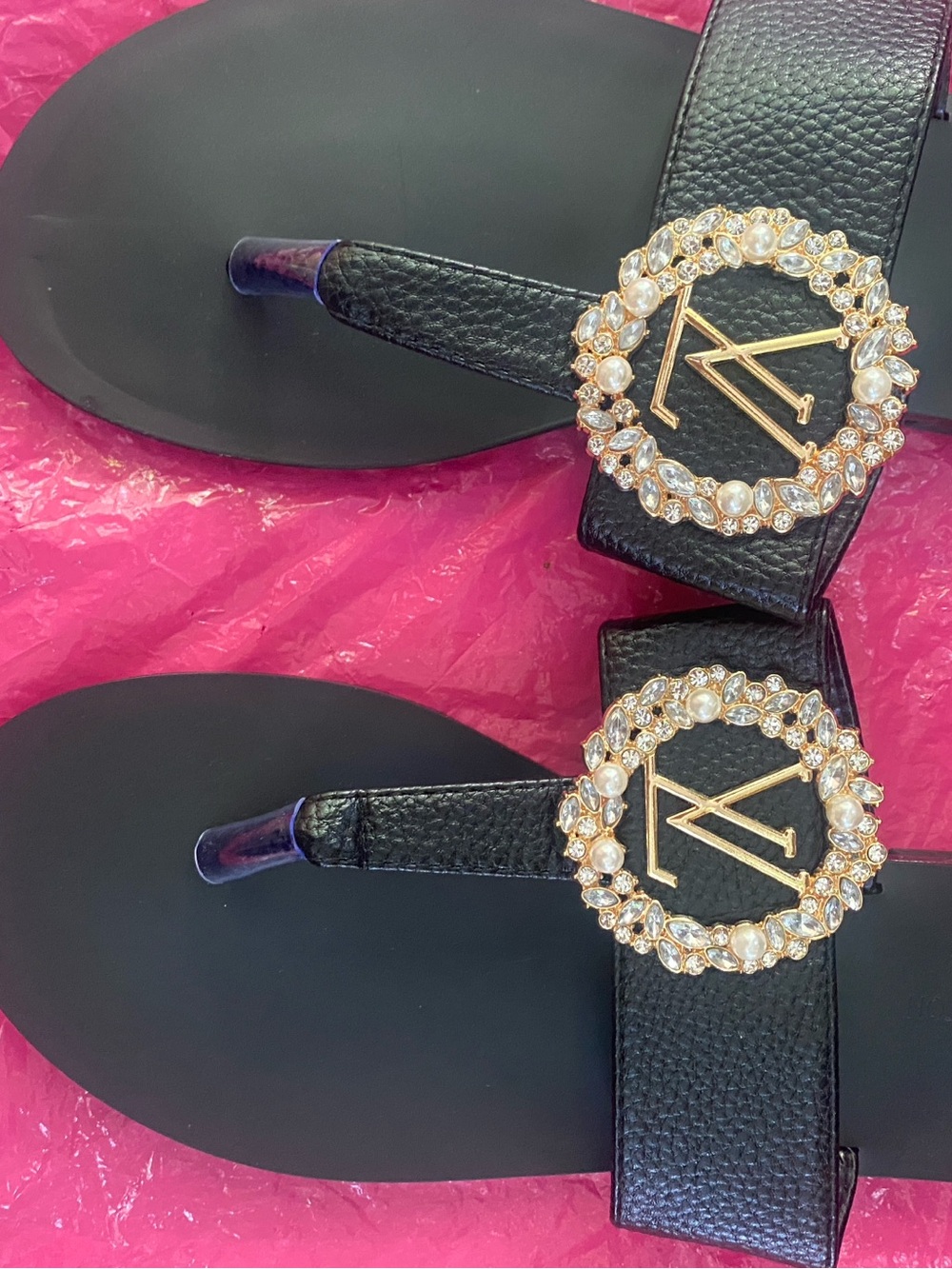 New Fashion Sandals - Picture 2 of 3